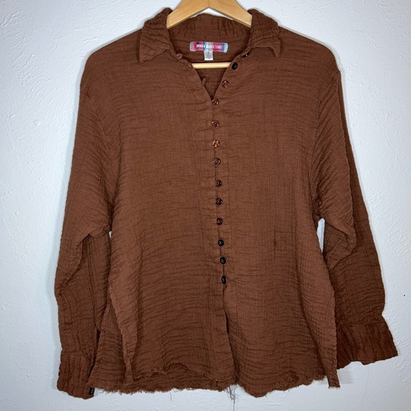SOLD!! NO LONGER AVAILABLE!!! Urban Outfitters Women’s Brown Button Down! - Picture 7 of 8